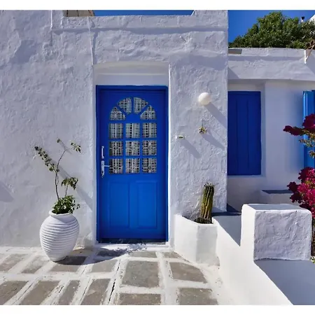 Auntie's House * Adamantas (Milos)