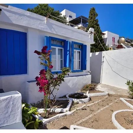 Auntie's House Adamantas (Milos)